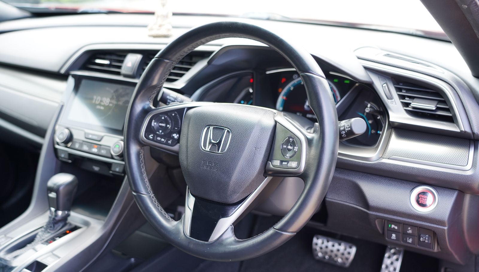 Honda Civic steering wheel + dashboard