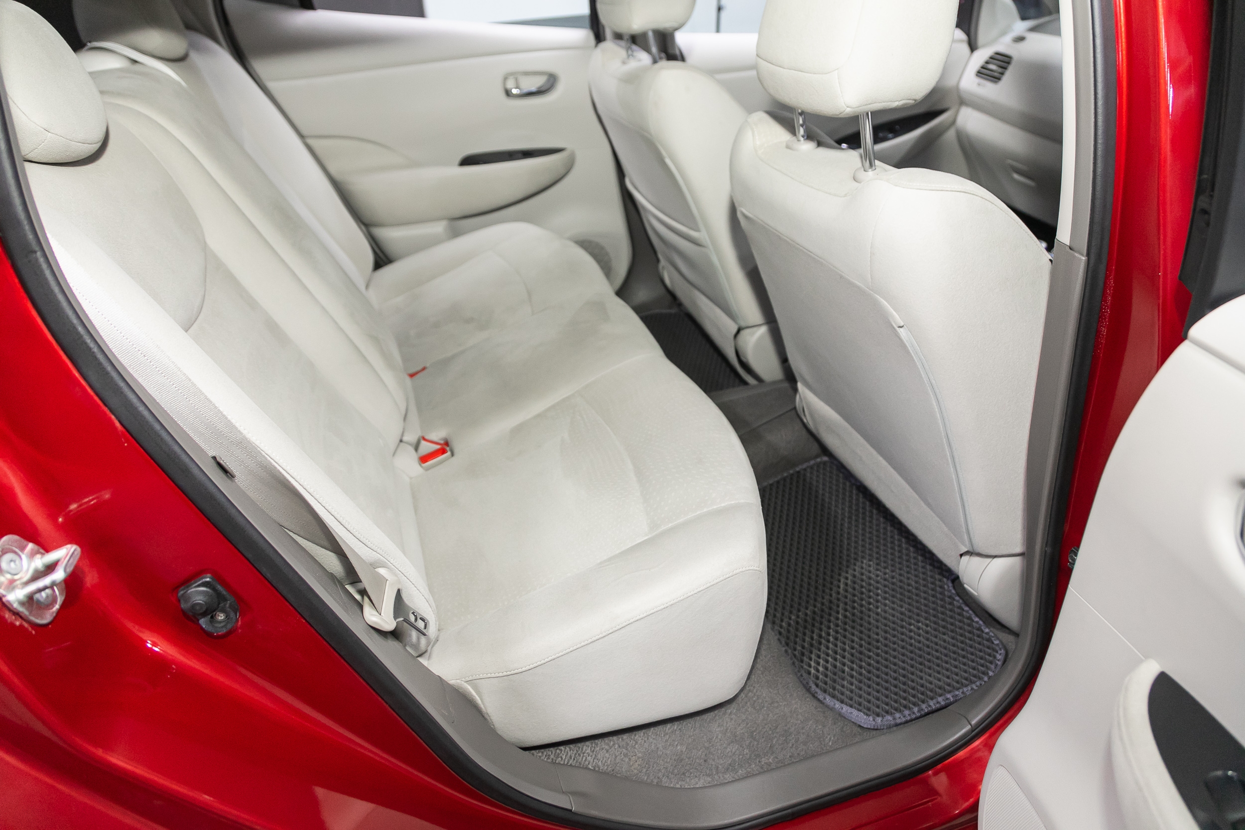 Nissan Leaf back interior