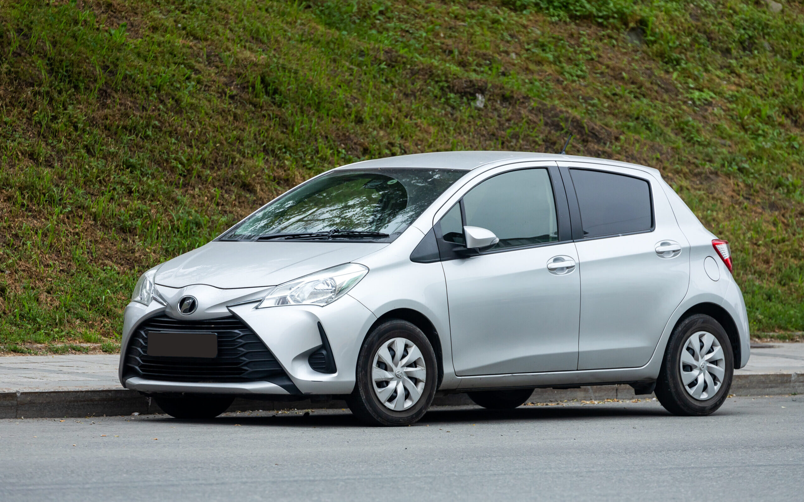 Toyota Vitz vs BYD Dolphin - Features & Specs Comparison | CarsGuide