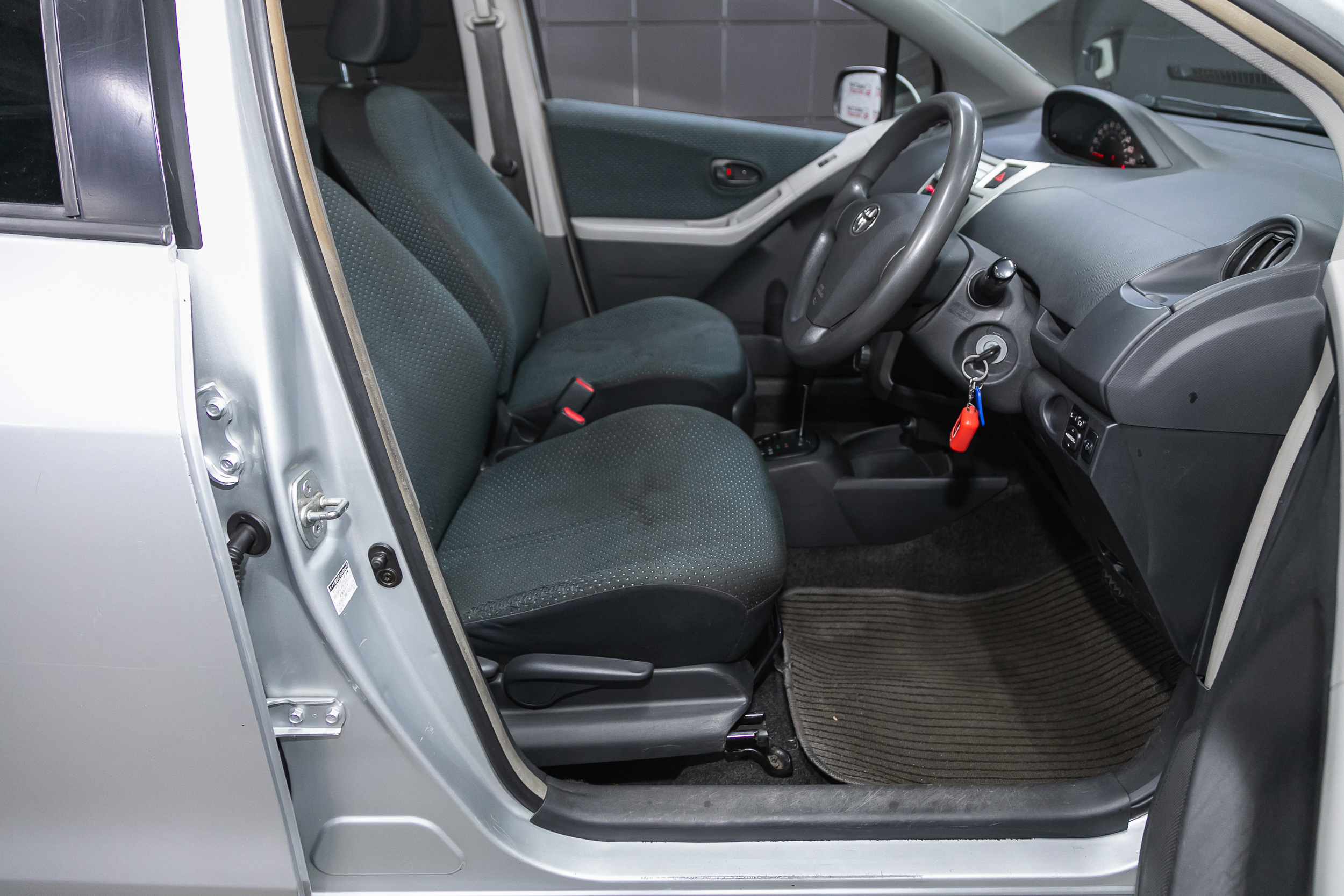 Toyota Vitz front interior
