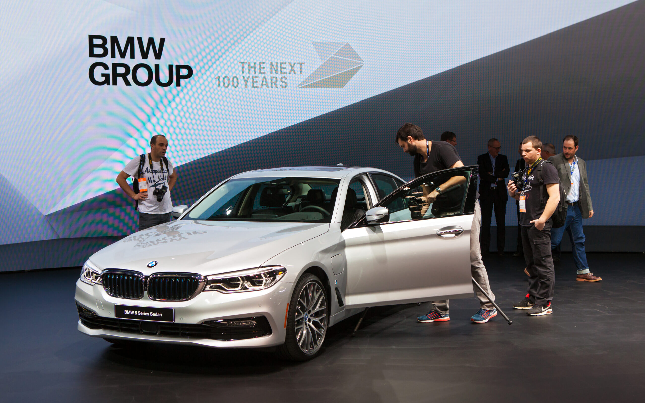 2024 BMW 5-Series එක Electrified Luxury Sedan ලෙස නම් කෙරේ
