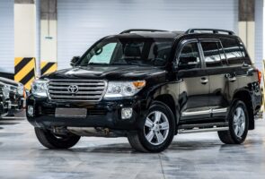 Toyota Land Cruiser Sahara V8 2013 Review