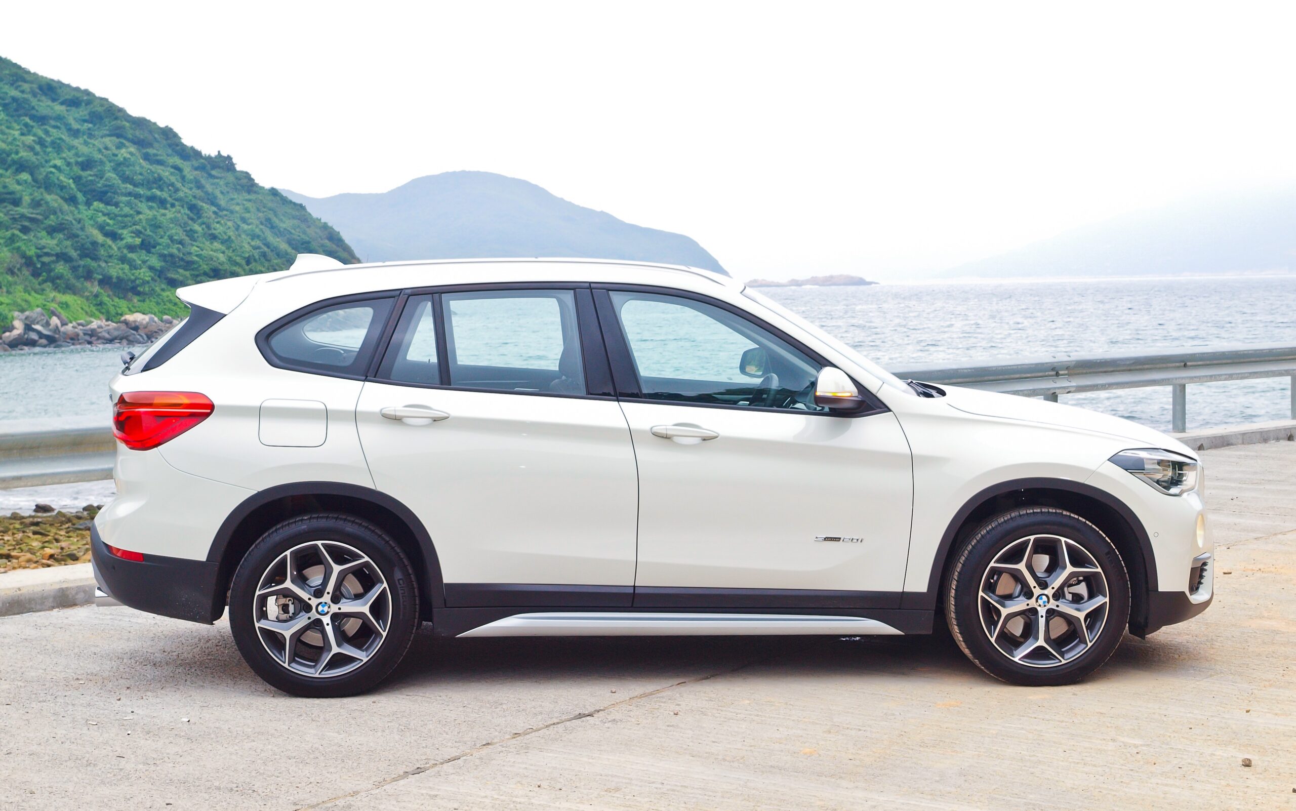 Land Rover Range Rover Evoque  vs BMW X1