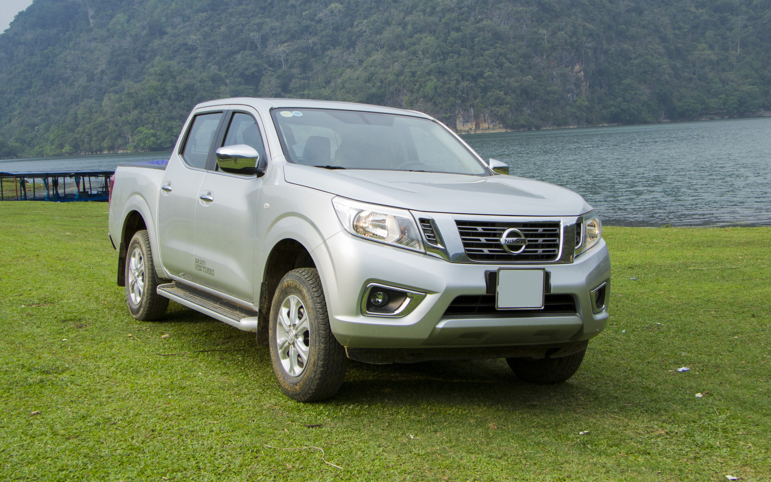 Nissan Navara vs Nissan Leaf Features & Specs Comparison CarsGuide