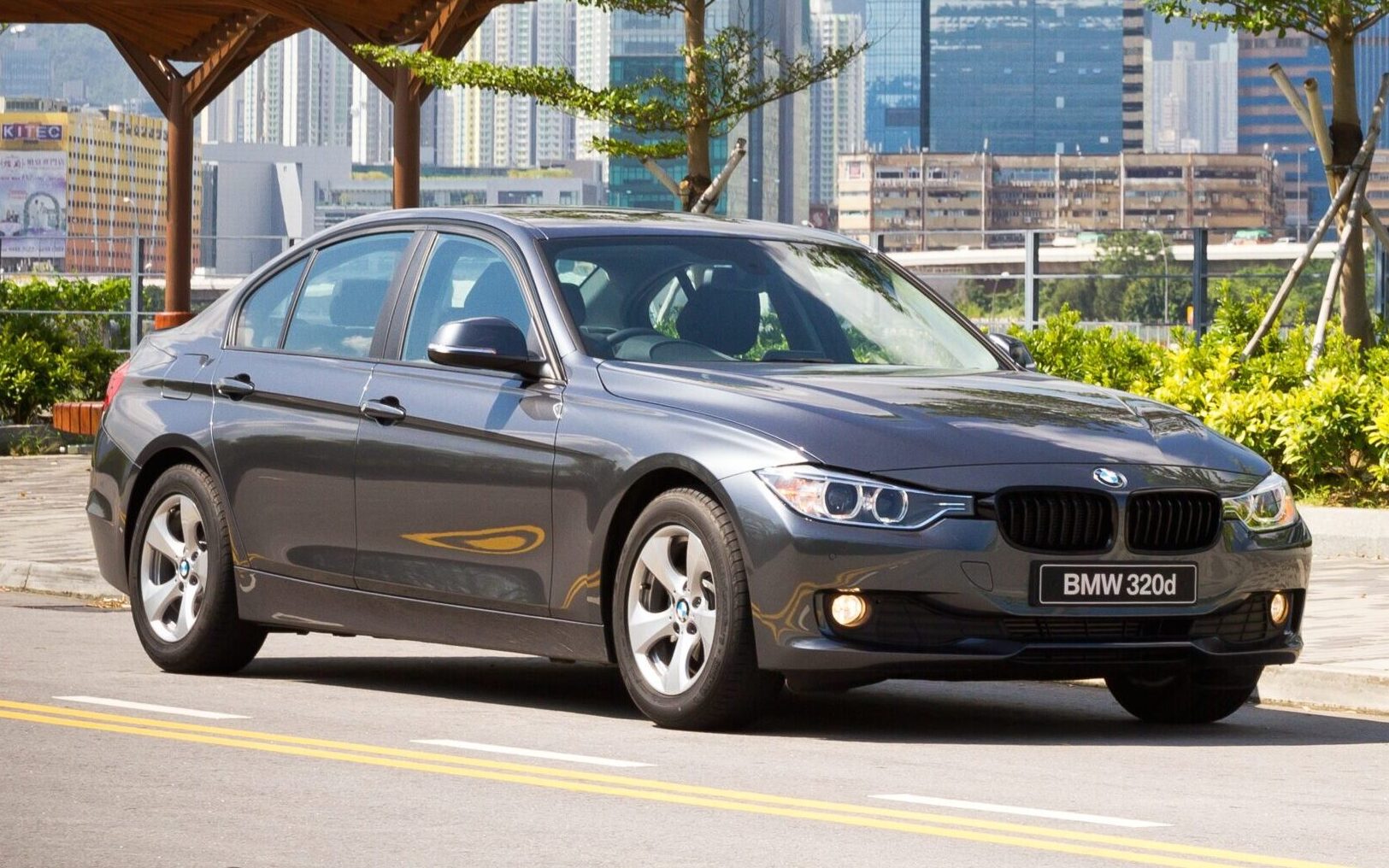 BMW 320d 2011 Review