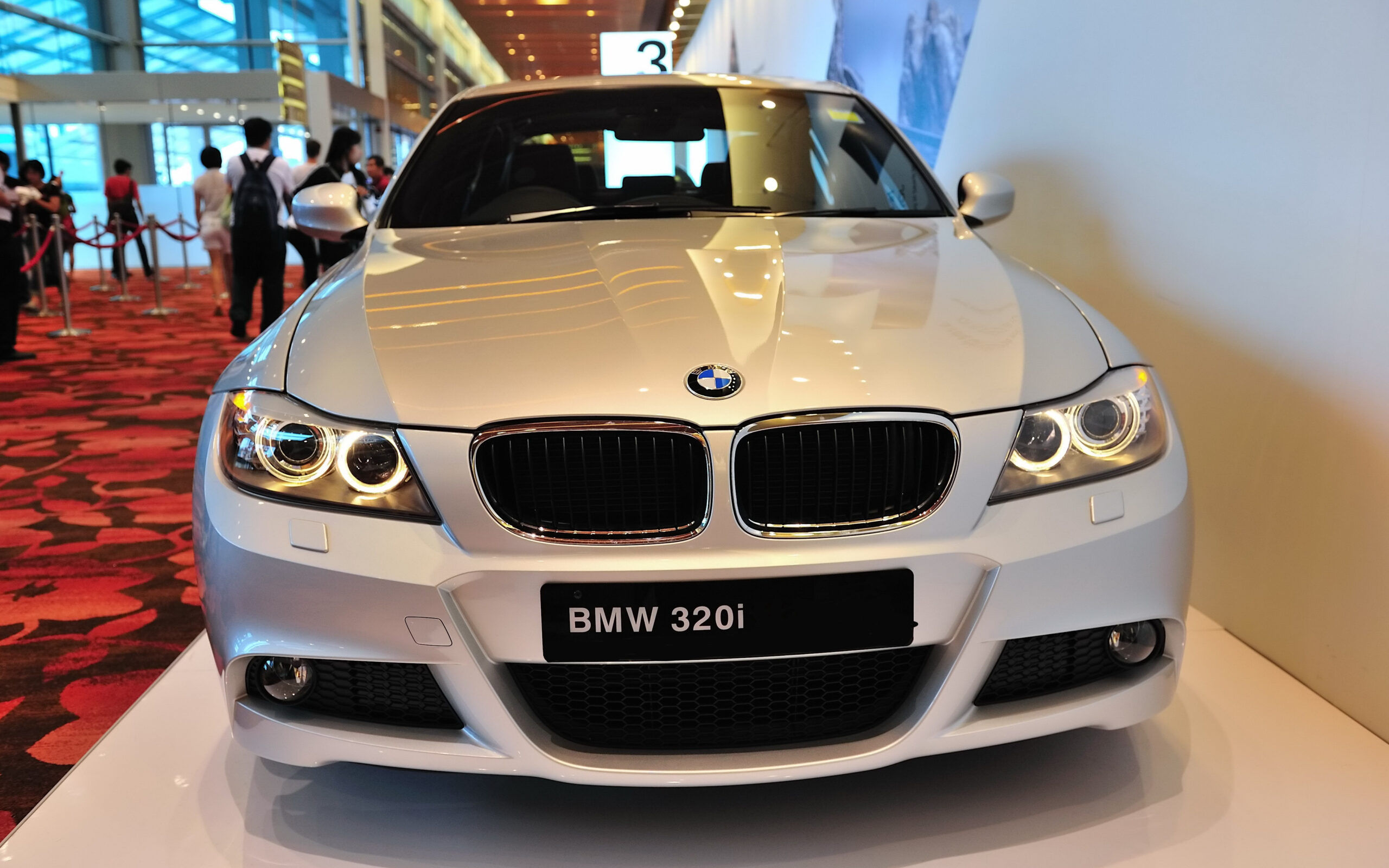 BMW 320i 2011 Review