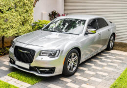 Chrysler 300 2012 Review