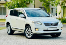 Toyota Vanguard 2013 Review