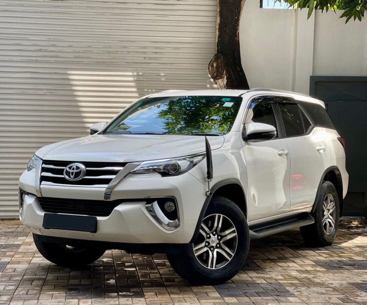Land Rover Discovery vs Toyota Fortuner Diesel