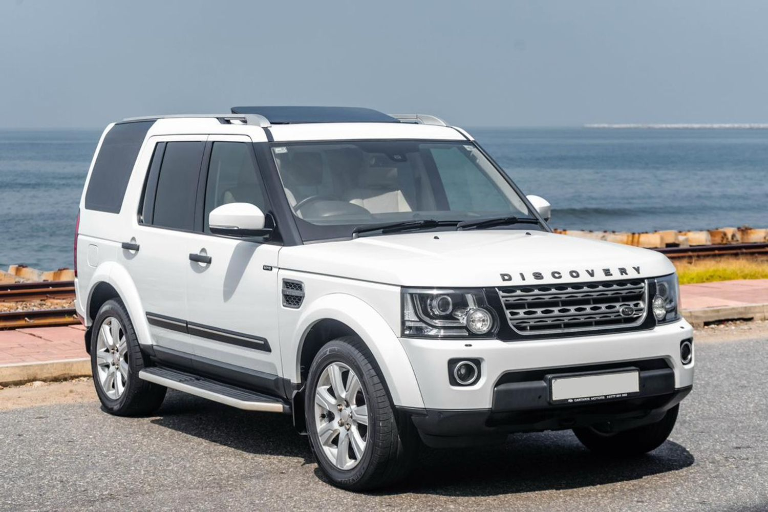 Toyota Land Cruiser Prado vs Land Rover Discovery Luxury
